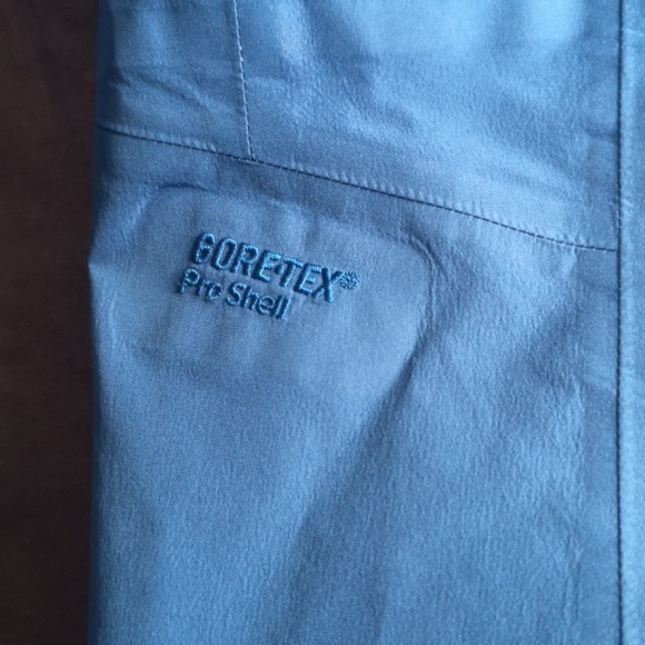 MEC Gore-Tex Pro Waterproof/Windproof Ski Shell Jacket - Picture 4 of 12